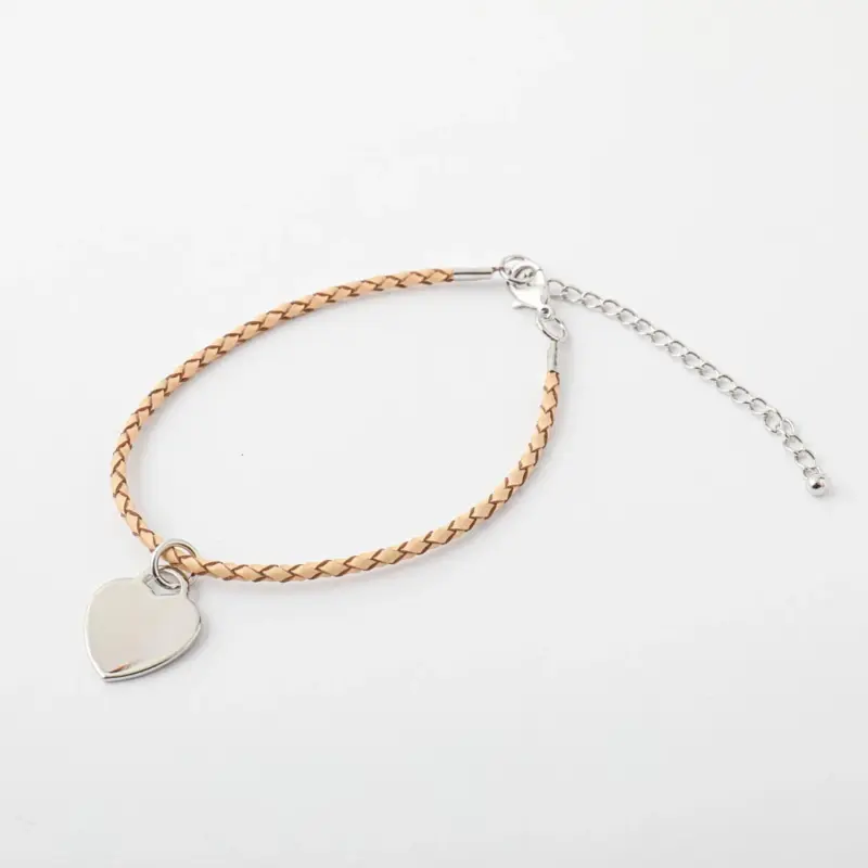 レザークラフトハートネックレス